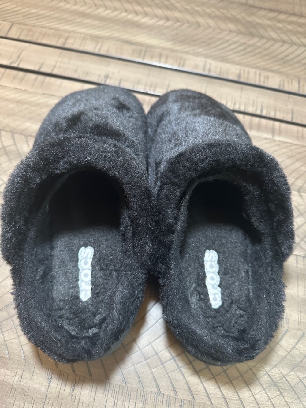 CROCS Classic Unfurgettable Clog Black Plush Fuzz Lined Clog - Picture 9 of 16